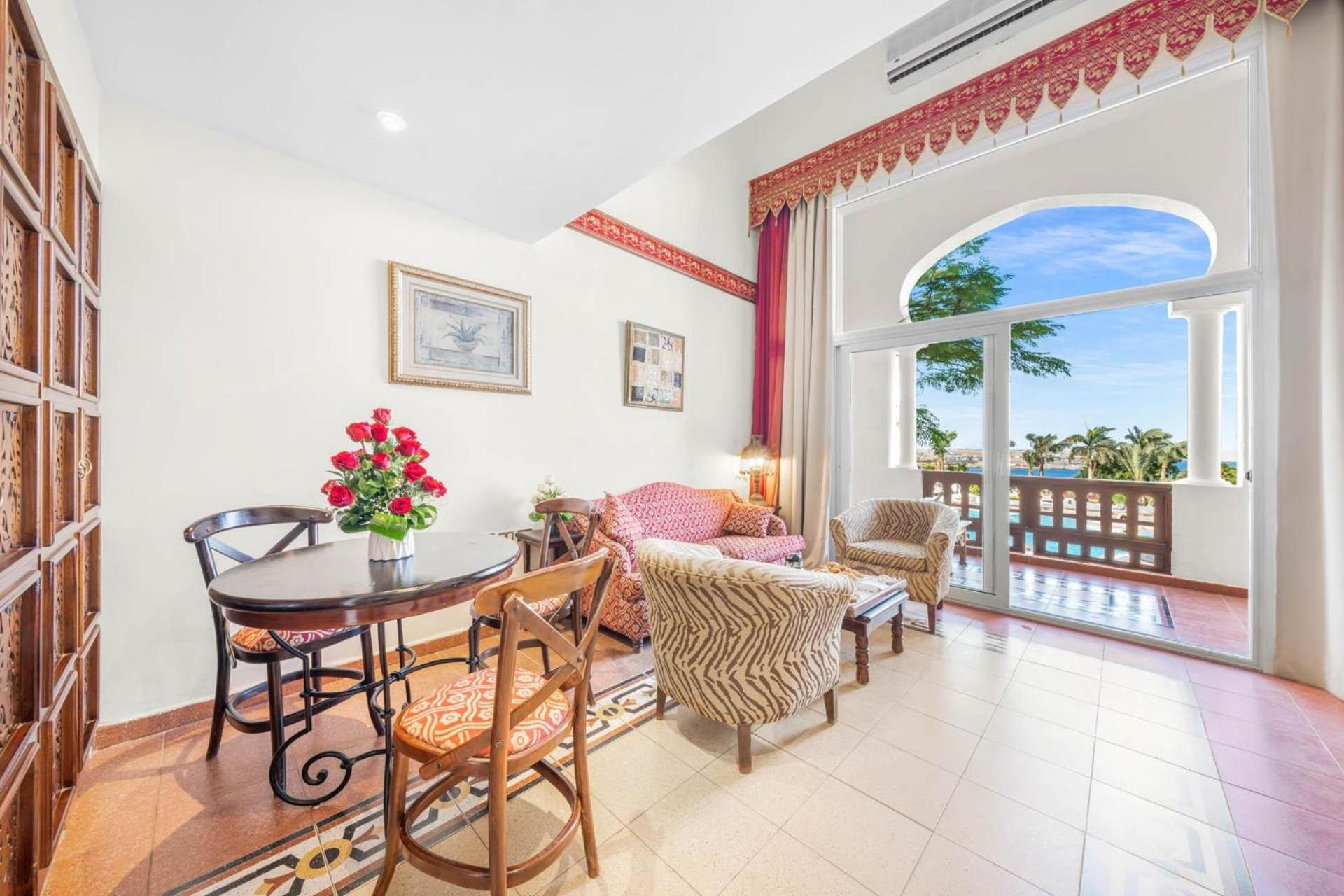 Domina Coral Bay Resort, Diving , Spa & Casino Sarm es-Sejk Kültér fotó A typical living room in a condominium
